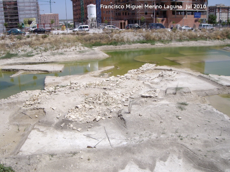 Marroques Bajos - Marroques Bajos. Murallas con bastines circulares uno inundado