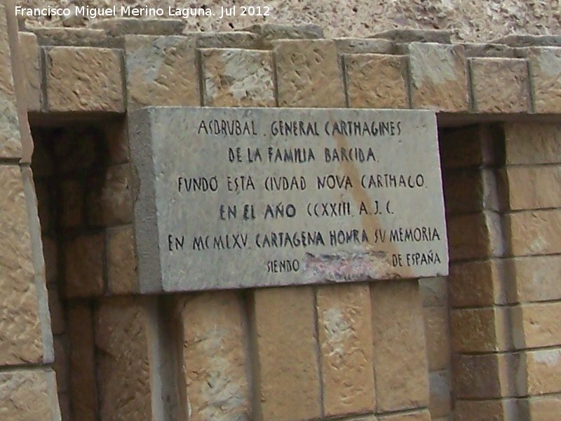 Monumento a Asdrbal - Monumento a Asdrbal. Placa