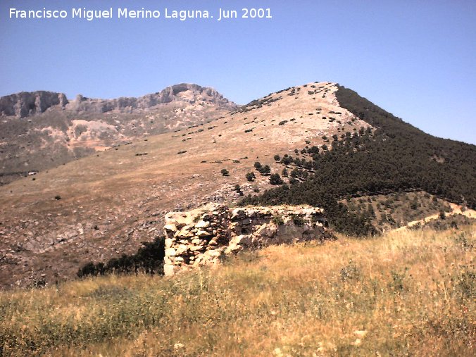 Castillo de Abrehuy - Castillo de Abrehuy. Al fondo la Mella desde la parte superior del Abreuy, segundo recinto fortificado