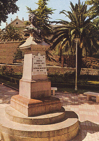 Monumento a Bernardo López - Monumento a Bernardo López. Fotografía antigua de cuando estaba en la Alameda
