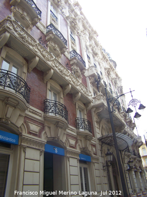 Gran Hotel - Gran Hotel. Lateral