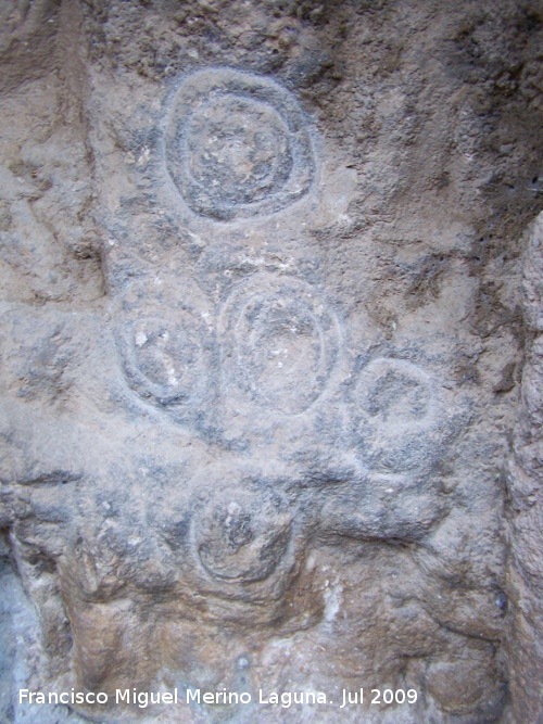 Petroglifos rupestres de El Toril - Petroglifos rupestres de El Toril. Crculos concntricos en cruz