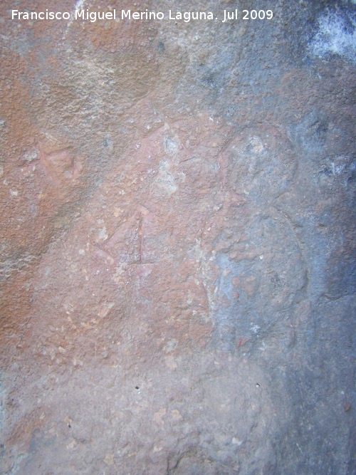 Petroglifos rupestres de El Toril - Petroglifos rupestres de El Toril. Smbolos y silueta de antropomorfo a la derecha