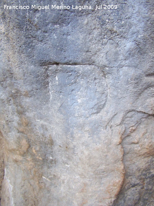 Petroglifos rupestres de El Toril - Petroglifos rupestres de El Toril. Figura formada por un ngulo y un semicrculo