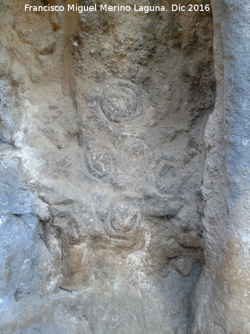 Petroglifos rupestres de El Toril - Petroglifos rupestres de El Toril. Crculos concentricos en cruz