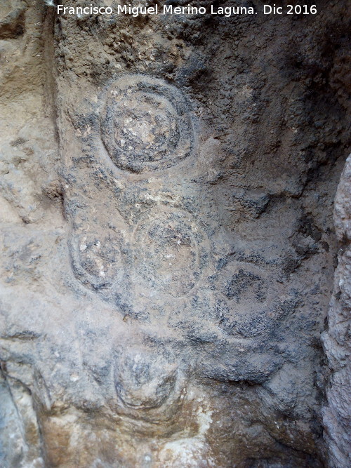 Petroglifos rupestres de El Toril - Petroglifos rupestres de El Toril. Petroglifos en cruz