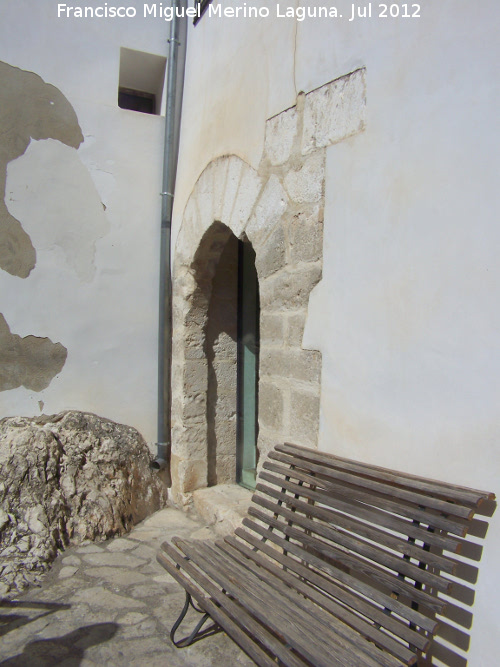 Casa Ordua - Casa Ordua. Puerta trasera de arco de medio punto que comunica con el Castillo de la Alcozaiba