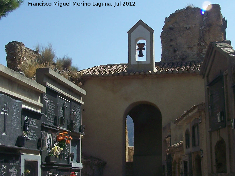 Castillo de San Jos - Castillo de San Jos. Ermita del Cementerio entre las murallas