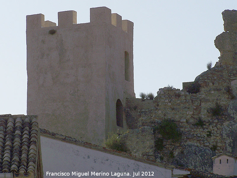 Castillo de Alcozaiba - Castillo de Alcozaiba. Torre del Homenaje y murallas