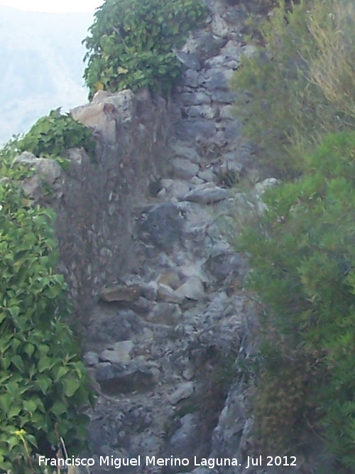 Castillo de Alcozaiba - Castillo de Alcozaiba. Escalera tallada en la roca