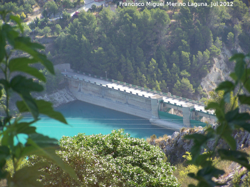 Pantano de Guadalest - Pantano de Guadalest. Presa