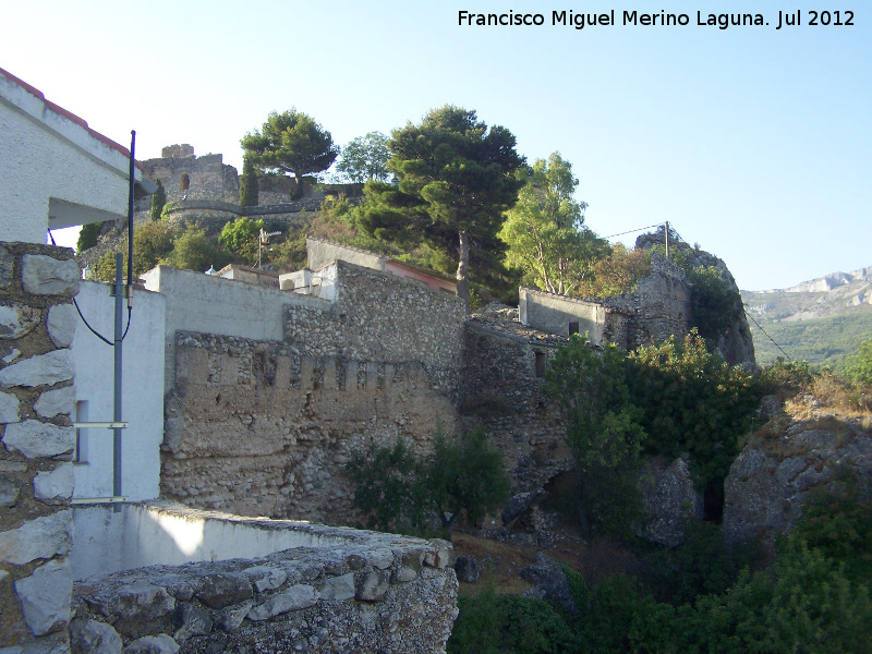 Muralla de Guadalest - Muralla de Guadalest. Muralla con almenas