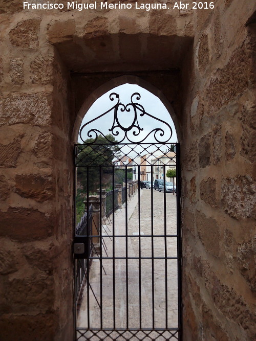 Puerta - Puerta. Puerta a los Miradores de San Lorenzo - beda