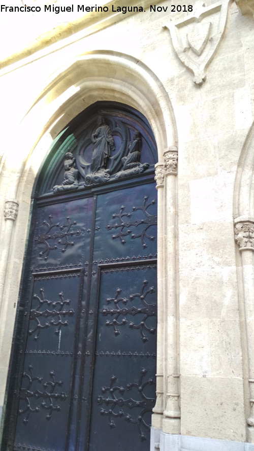 Puerta - Puerta. Iglesia del Sagrado Corazn - Granada