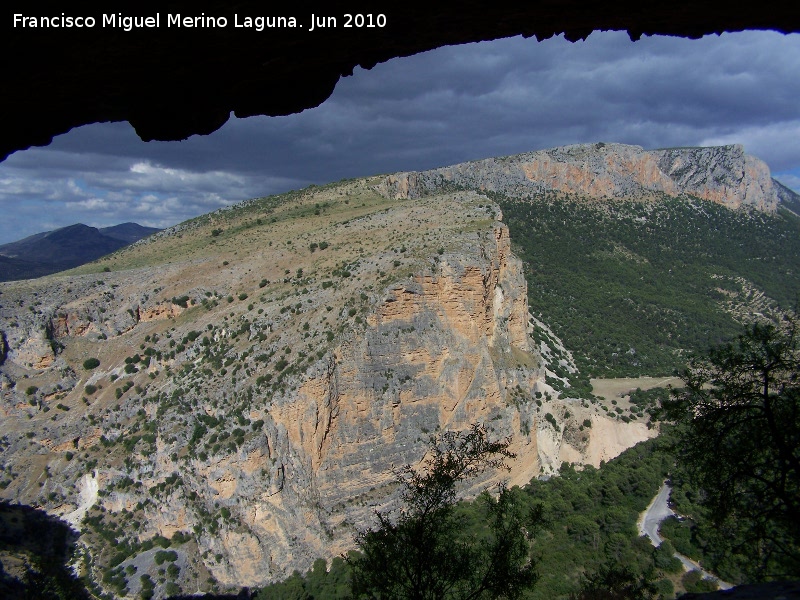 Salto de la Brincola - Salto de la Brincola. El Barranco del Brincola desde la Cueva de los Soles