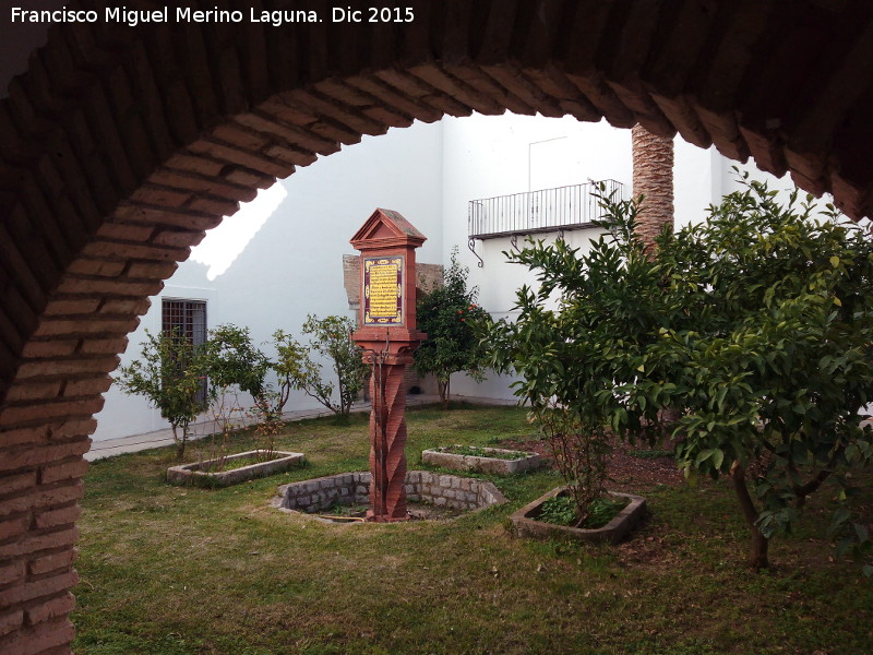 Real Hospicio de Pobres - Real Hospicio de Pobres. Comps con las tumbas utilizadas como jardineras