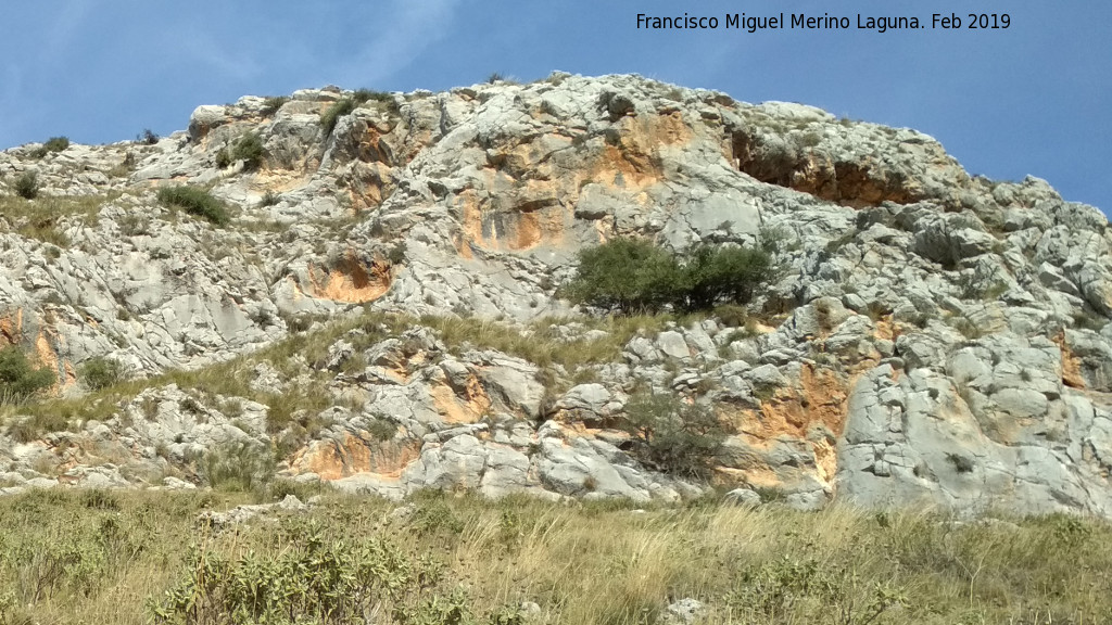 Cerro de los Morteros - Cerro de los Morteros. En la cara sur