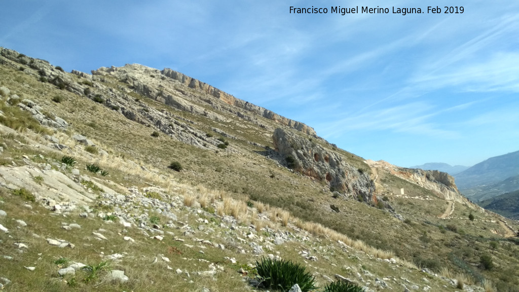 Cerro de los Morteros - Cerro de los Morteros. Vistas a La Pea desde la ladera sur