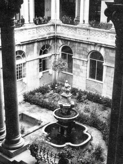 Palacio de la Diputacin - Palacio de la Diputacin. Patio antes de la restauracin