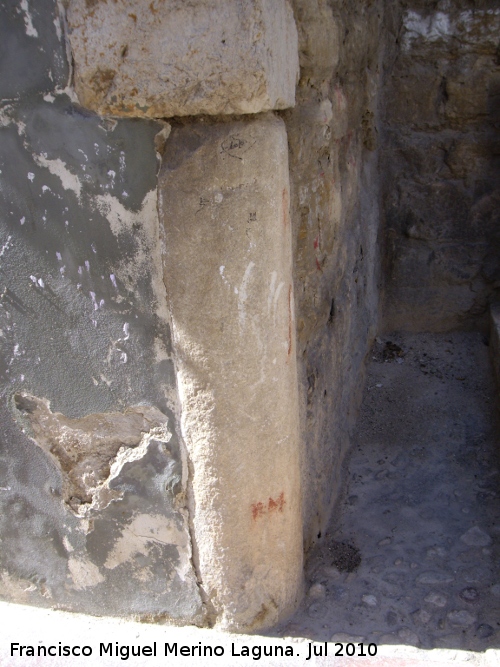 Arco de San Lorenzo - Arco de San Lorenzo. Columna en la Calle San Lorenzo