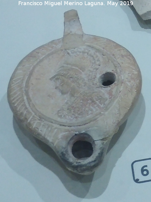 Lucerna - Lucerna. Lucerna con Minerva. Siglo II d.C. Cstulo. Museo Arqueolgico de Linares