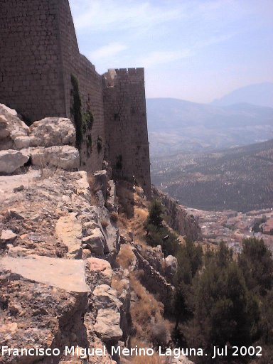 Castillo Nuevo de Santa Catalina - Castillo Nuevo de Santa Catalina. Troneras abiertas por los Franceses en la parte trasera del Alczar Nuevo