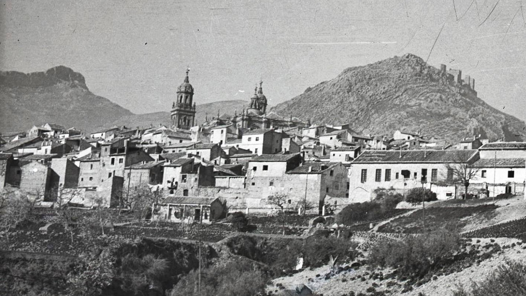 Calle Adarves Bajos - Calle Adarves Bajos. Foto antigua. Archivo IEG