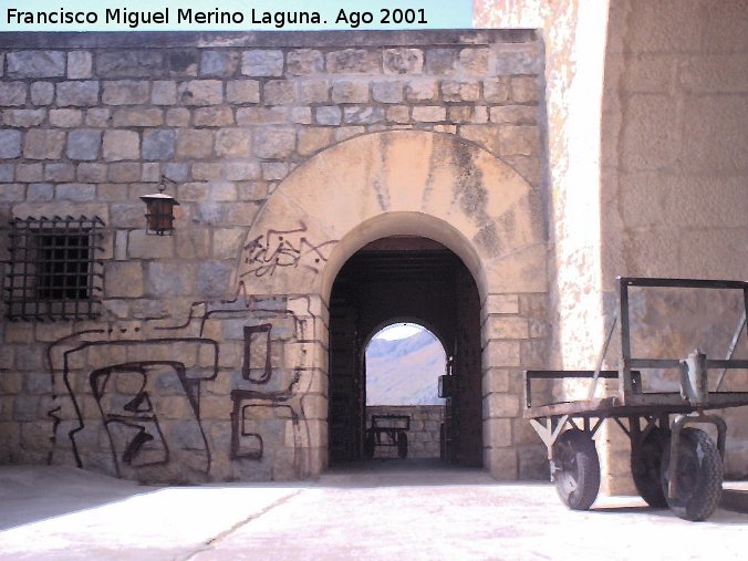 Castillo Viejo de Santa Catalina - Castillo Viejo de Santa Catalina. Pintada en una puerta del almacn del parador