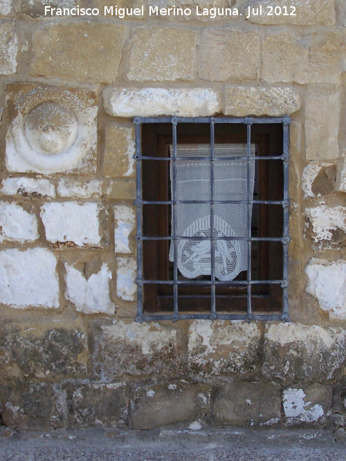 Casa de la Calle Alta del Salvador n 2 - Casa de la Calle Alta del Salvador n 2. Sorporte de la argolla y ventana baja