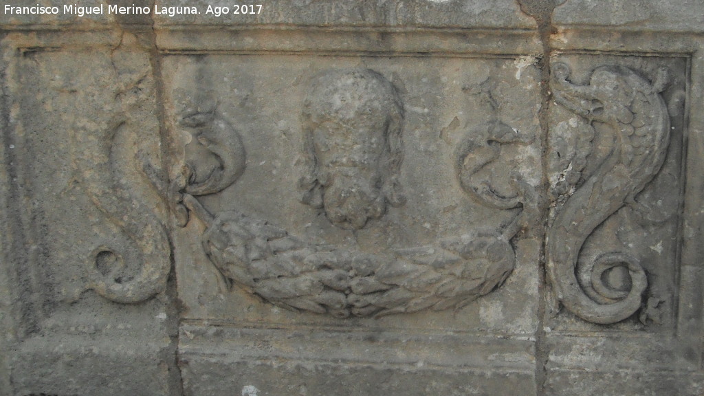 Fuente de la Plaza Vzquez de Molina - Fuente de la Plaza Vzquez de Molina. Relieve VII