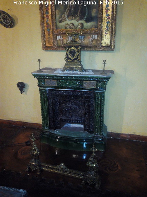 Palacio de los Granada Venegas - Palacio de los Granada Venegas. Chimenea de cermica