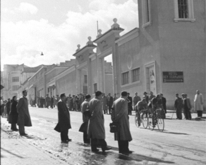 Estacin de Autobuses - Estacin de Autobuses. Foto antigua. Carrera de bicicletas