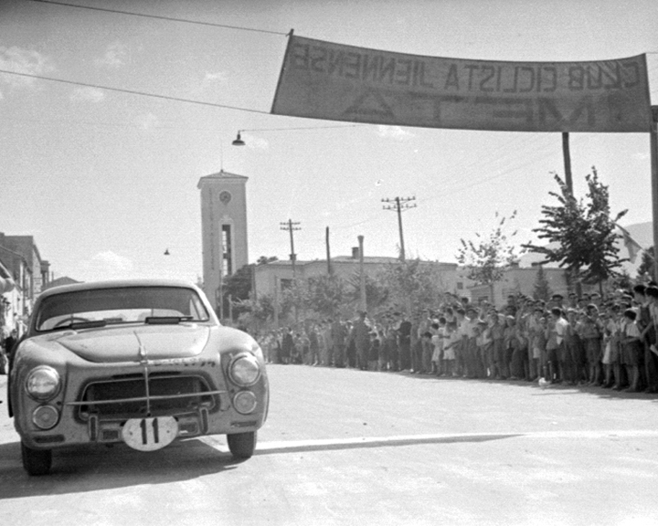 Estacin de Autobuses - Estacin de Autobuses. Foto antigua. Carrera de coches