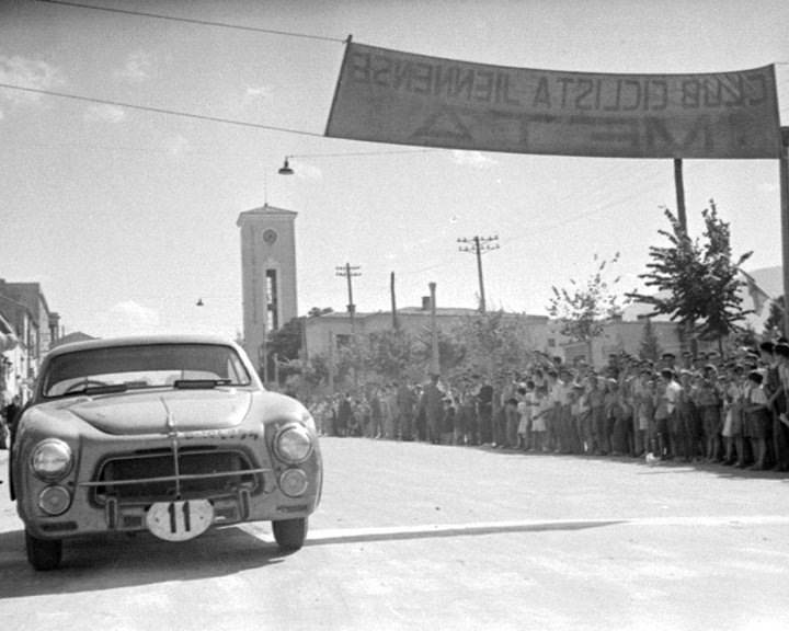 Estacin de Autobuses - Estacin de Autobuses. Foto antigua. Carrera de coches