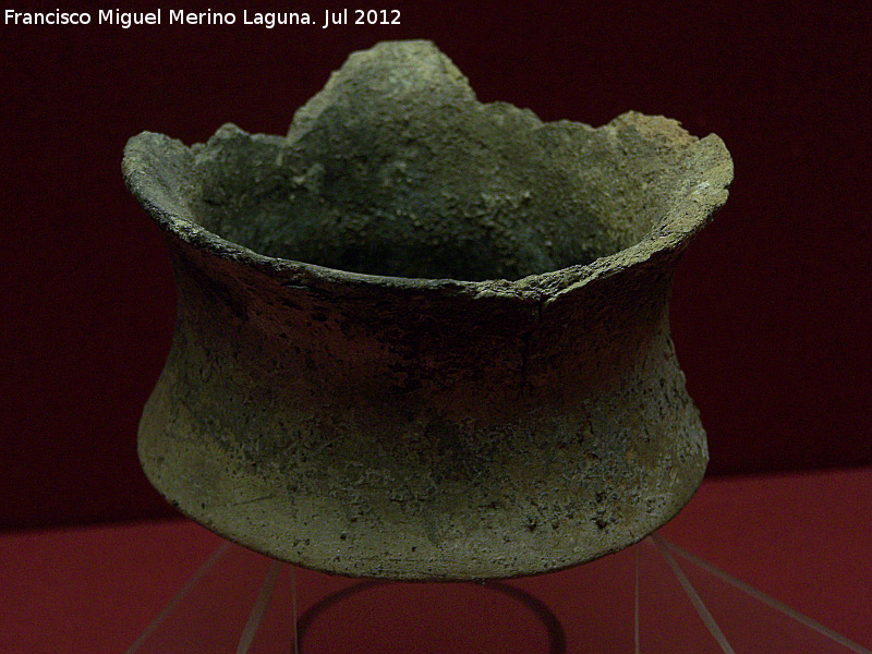 Eras del Alczar - Eras del Alczar. Vaso carenado, ajuar funerario. Museo Arqueolgico de beda