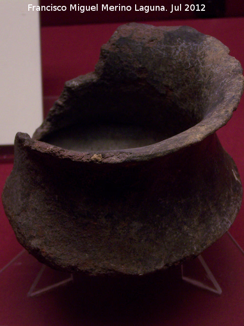Eras del Alczar - Eras del Alczar. Vaso carenado, ajuar funerario. Museo Arqueolgico de beda