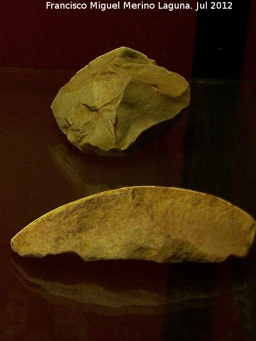 Yacimiento paleoltico La Calera - Yacimiento paleoltico La Calera. Canto tallado. Museo Arqueolgico de beda