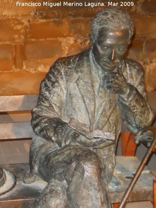 Estatua a Antonio Machado - Estatua a Antonio Machado. 