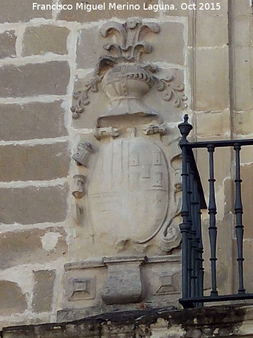 Palacio de Angus Medinilla - Palacio de Angus Medinilla. Escudo izquierdo