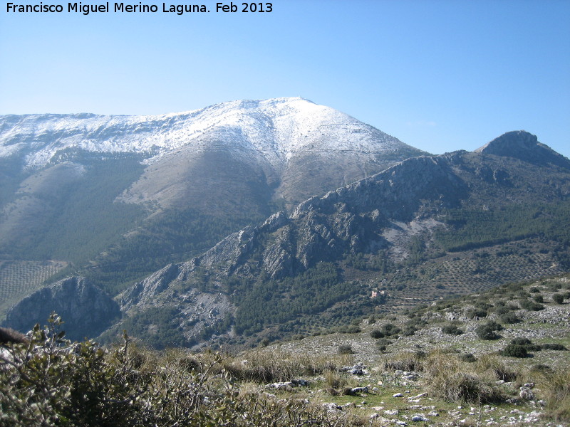 Jabalcuz - Jabalcuz. Cresta del Diablo en primer trmino y al fondo Jabalcuz nevado