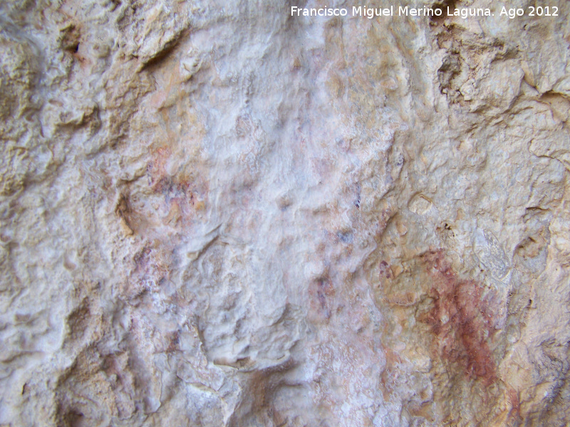 Pinturas rupestres de la Tinada del Ciervo I Abrigo III. Grupo II - Pinturas rupestres de la Tinada del Ciervo I Abrigo III. Grupo II. Restos de pintura roja y negra