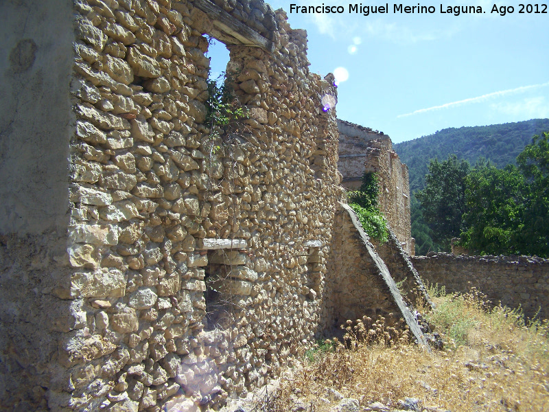 Aldea Los Goldines - Aldea Los Goldines. Casa con contrafuertes