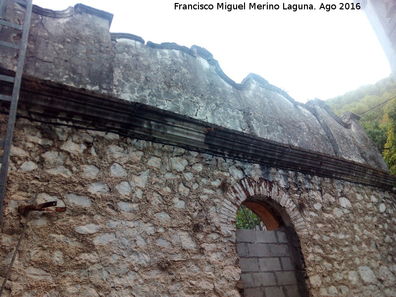 Ermita de Jabalcuz - Ermita de Jabalcuz. Muro de los pies del templo a extramuros