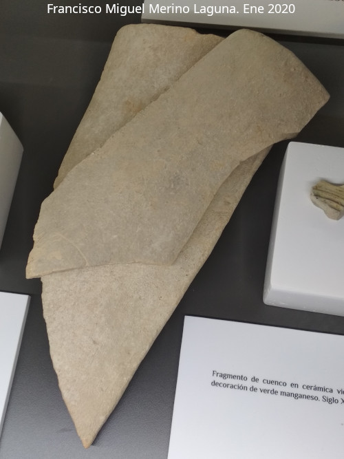 Palacio ibero del Cerro de la Merced - Palacio ibero del Cerro de la Merced. Fragmentos de tejas. Exposici�n en el Museo Ibero de Ja�n