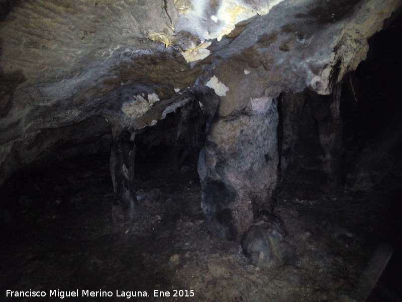 Cueva del Morrn - Cueva del Morrn. Columnas