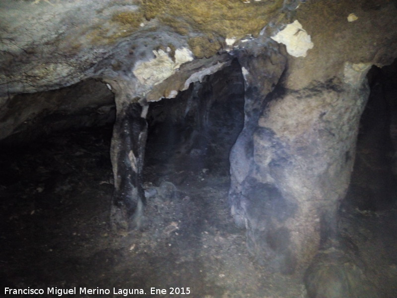 Cueva del Morrn - Cueva del Morrn. Columnas