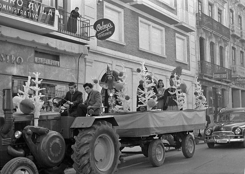 Calle Bernab Soriano - Calle Bernab Soriano. Foto antigua. Cabalgata de Reyes. Archivo IEG