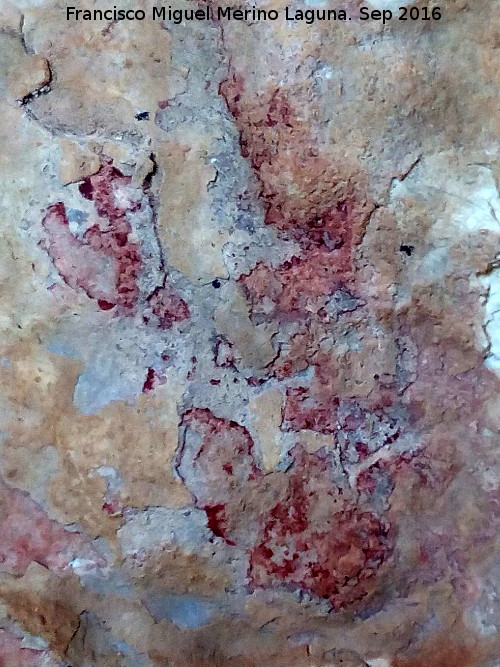 Pinturas rupestres del Pecho de la Fuente II - Pinturas rupestres del Pecho de la Fuente II. Figura en V del grupo de la derecha