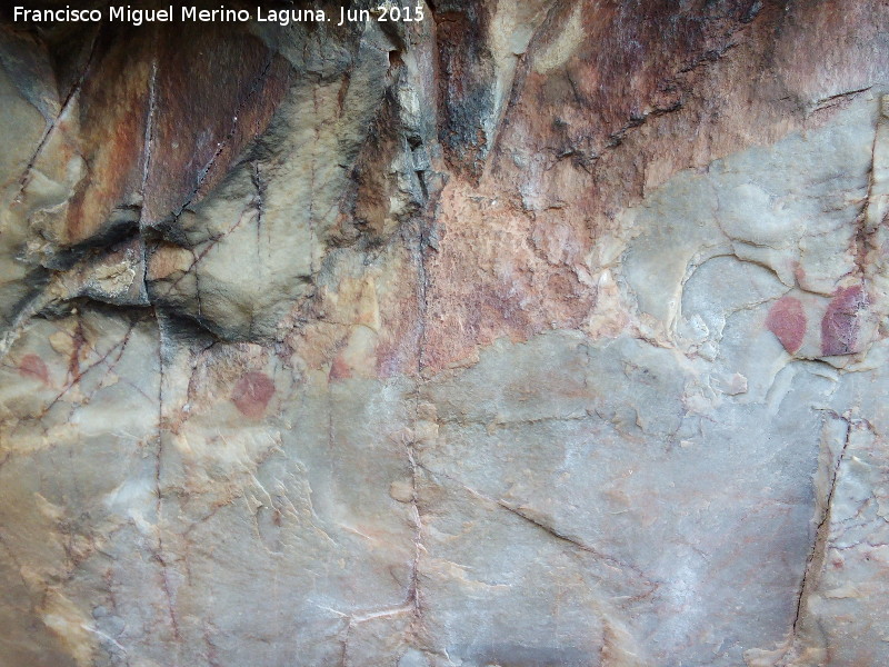 Pinturas rupestres de la Cueva de los Arcos II - Pinturas rupestres de la Cueva de los Arcos II. Puntos y barras