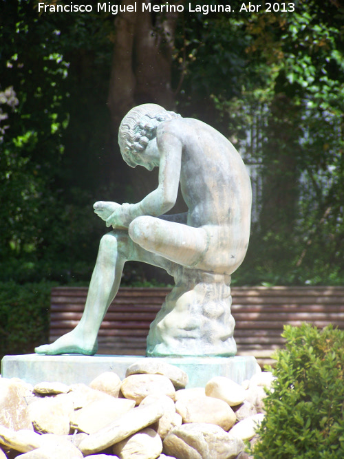 Fuente de los Jardines de Jabalcuz - Fuente de los Jardines de Jabalcuz. Escultura capitolina del Espinario